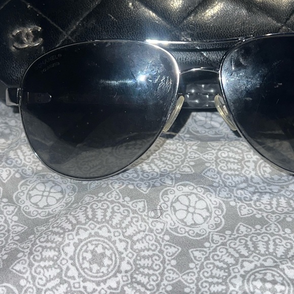 Glasses - Picture 3 of 11